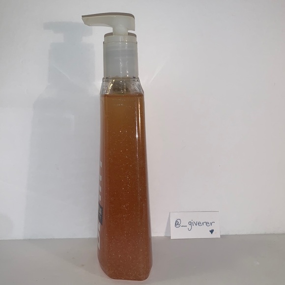 Berry Vanilla Summer Vanillas Exfoliating Hand Soap - Picture 2 of 7